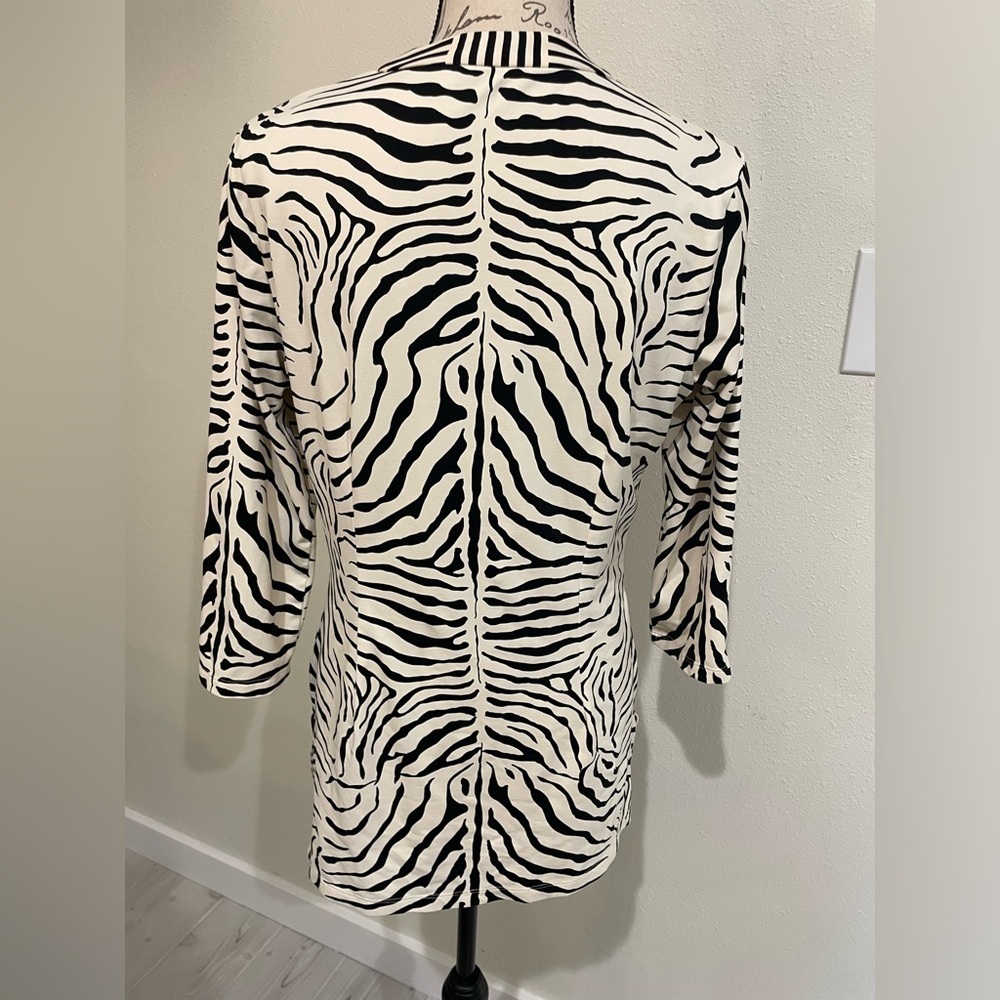 J. McLaughlin Zebra Print Stretch Tunic Top | 3/4 Sleeve | Side Slits | Size M - Picture 6 of 11